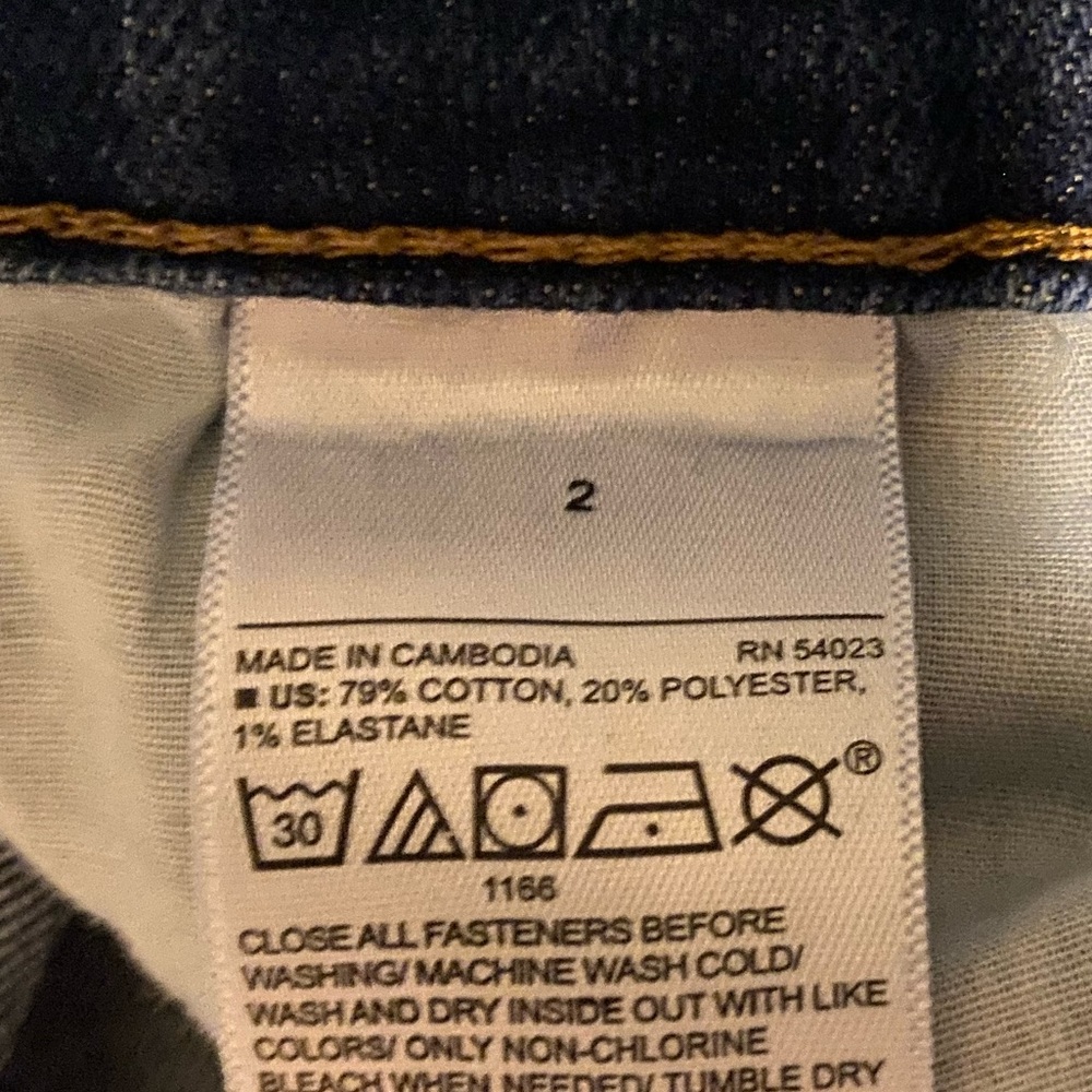Old Navy Dark Jean Shorts - Picture 3 of 3
